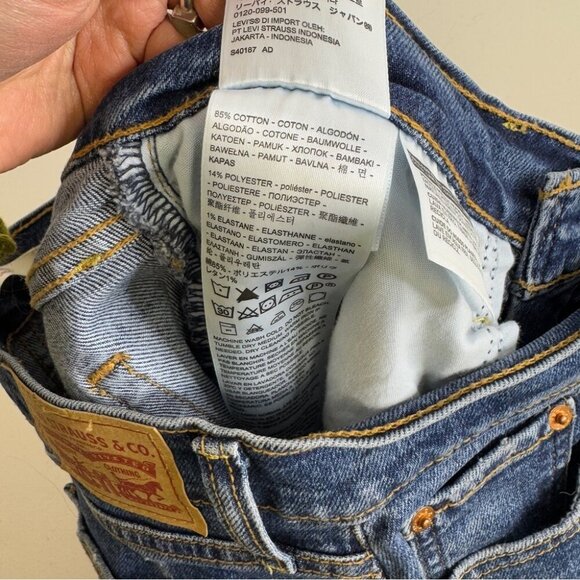 Levi's Distressed Wedgie Straight Medium Wash Jeans Size 28 - Picture 11 of 16